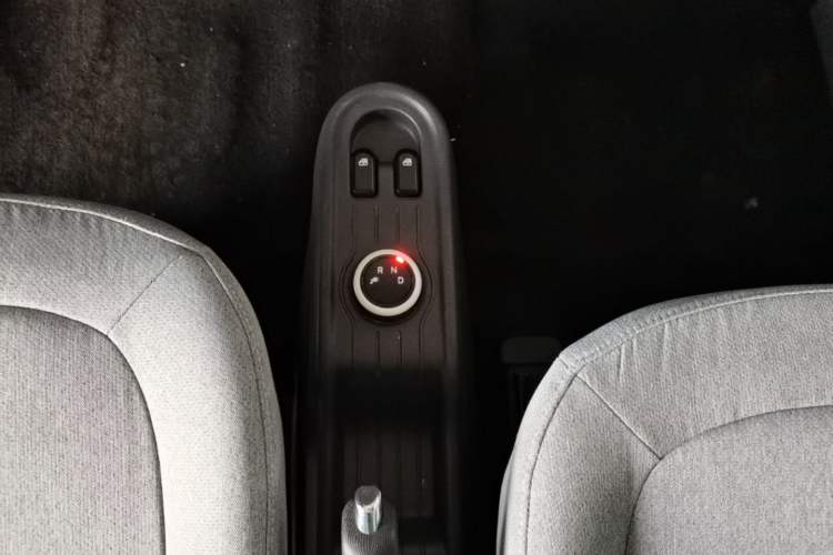 Used Wuling Hongguang MINIEV 2021 Macaron Fashion Edition Lithium-Ion Battery Gear Lever