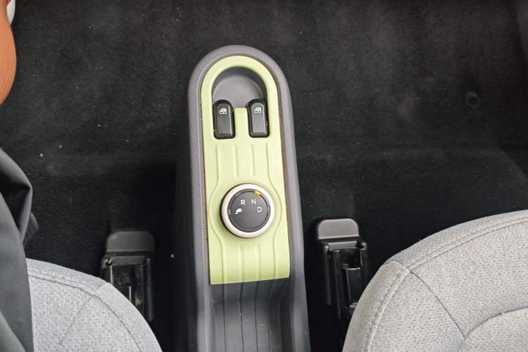 Used Wuling Hongguang MINIEV 2021 Macaron Fashion Model Lithium Iron Phosphate Gear Lever