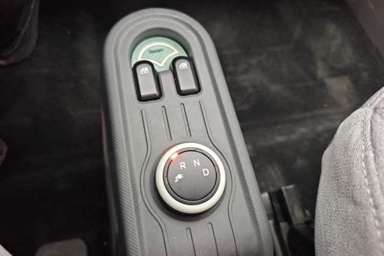 Used Wuling Hongguang MINIEV 2021 Macaron Premium Model – Lithium Iron Phosphate Gear Lever