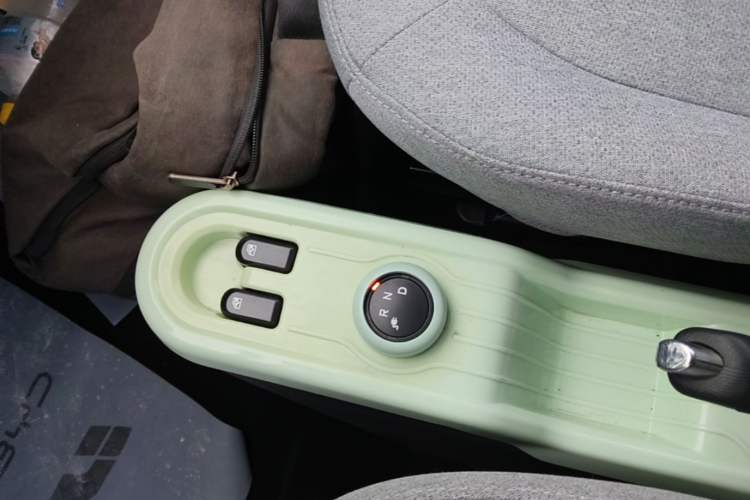 Used Wuling Hongguang MINIEV 2021 Macaron Fashion Model Lithium Iron Phosphate Gear Lever