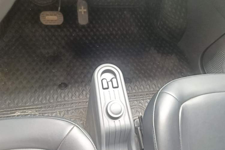 Used Wuling Hongguang MINIEV 2021 Macaron Premium Model – Lithium-NMC Gear Lever