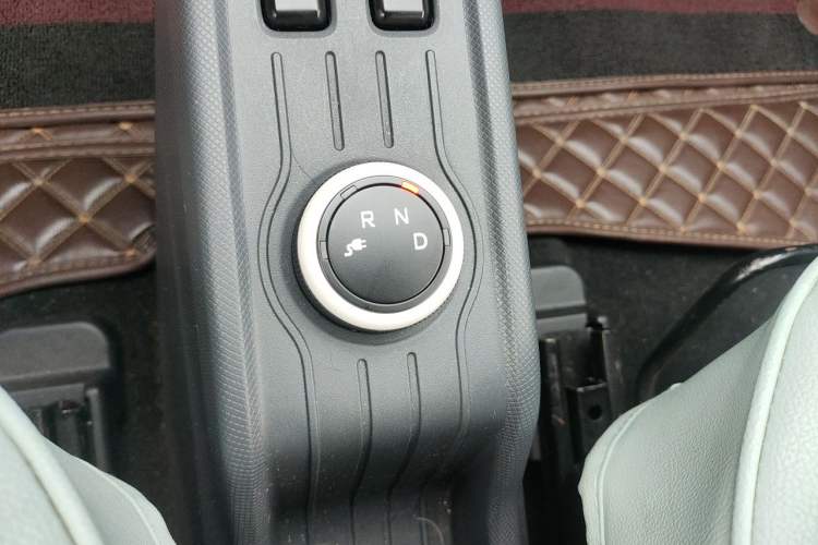 Used Wuling Hongguang MINIEV 2021 Macaron Fashion Model Lithium Iron Phosphate Gear Lever