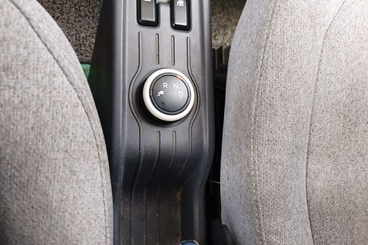 Used Wuling Hongguang MINIEV 2021 Macaron Premium Model – Lithium Iron Phosphate Gear Lever