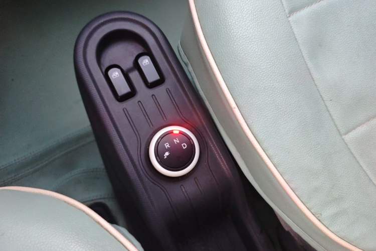 Used Wuling Hongguang MINIEV 2021 Macaron Premium Model – Lithium Iron Phosphate Gear Lever