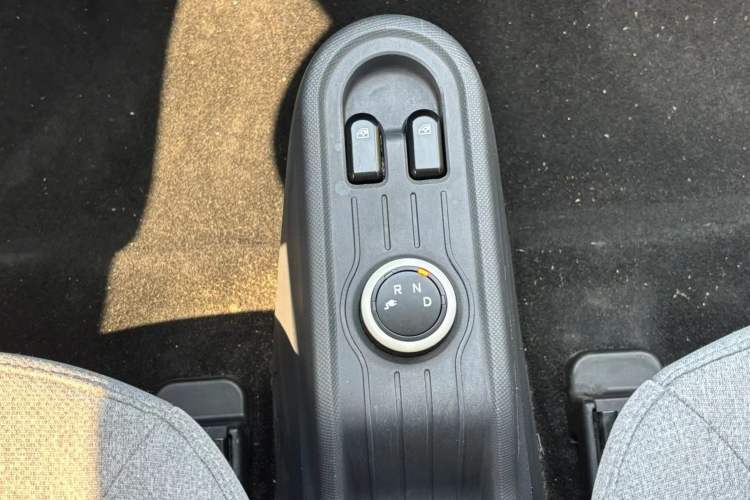 Used Wuling Hongguang MINIEV 2021 Macaron Premium Model – Lithium Iron Phosphate Gear Lever