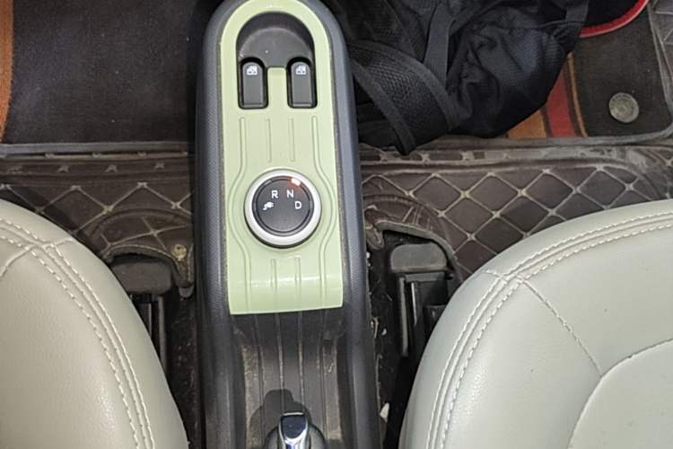 Used Wuling Hongguang MINIEV 2021 Macaron Fashion Edition Lithium-Ion Battery Gear Lever