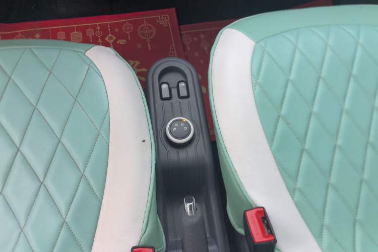 Used Wuling Hongguang MINIEV 2021 Macaron Fashion Model Lithium Iron Phosphate Gear Lever