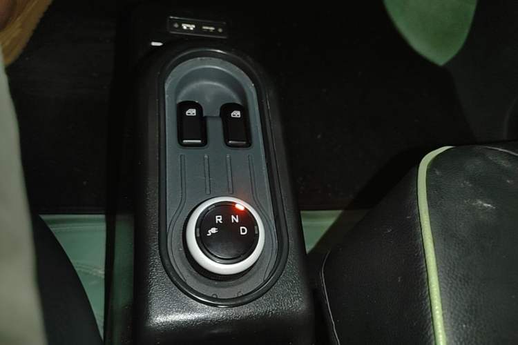 Used Wuling Hongguang MINIEV 2021 Macaron Premium Model – Lithium-NMC Gear Lever