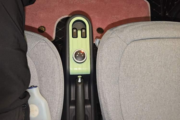 Used Wuling Hongguang MINIEV 2021 Macaron Premium Model – Lithium Iron Phosphate Gear Lever