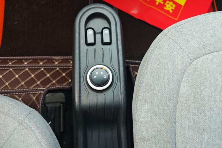 Used Wuling Hongguang MINIEV 2021 Macaron Fashion Model Lithium Iron Phosphate Gear Lever