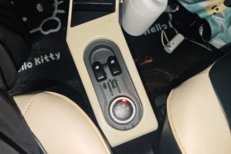 Used Wuling Hongguang MINIEV 2021 Macaron Premium Model – Lithium Iron Phosphate Gear Lever