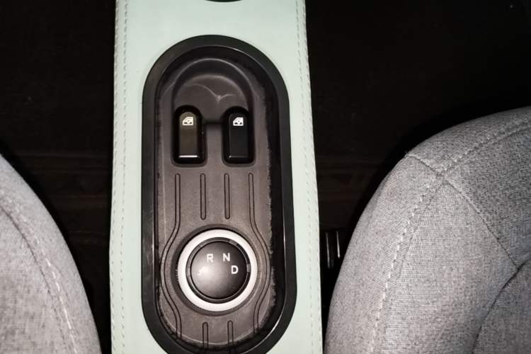 Used Wuling Hongguang MINIEV 2021 Macaron Fashion Model Lithium Iron Phosphate Gear Lever