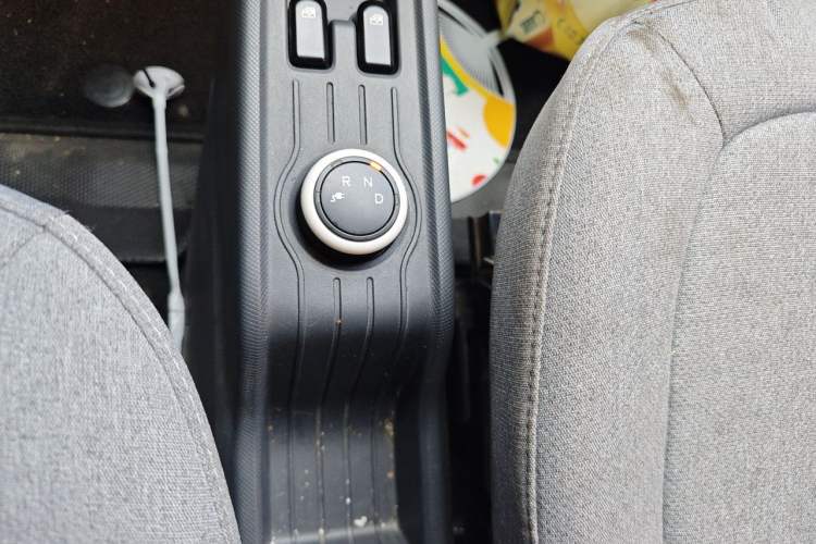 Used Wuling Hongguang MINIEV 2021 Macaron Fashion Model Lithium Iron Phosphate Gear Lever