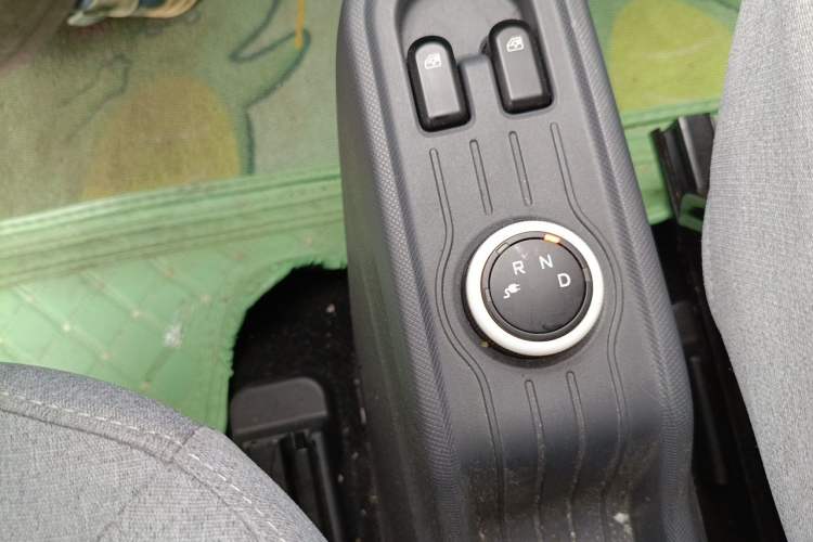 Used Wuling Hongguang MINIEV 2021 Macaron Fashion Edition Lithium-Ion Battery Gear Lever