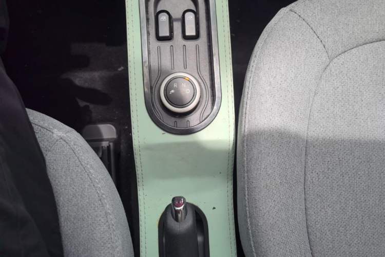 Used Wuling Hongguang MINIEV 2021 Macaron Fashion Model Lithium Iron Phosphate Gear Lever