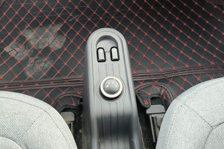 Used Wuling Hongguang MINIEV 2021 Macaron Fashion Model Lithium Iron Phosphate Gear Lever