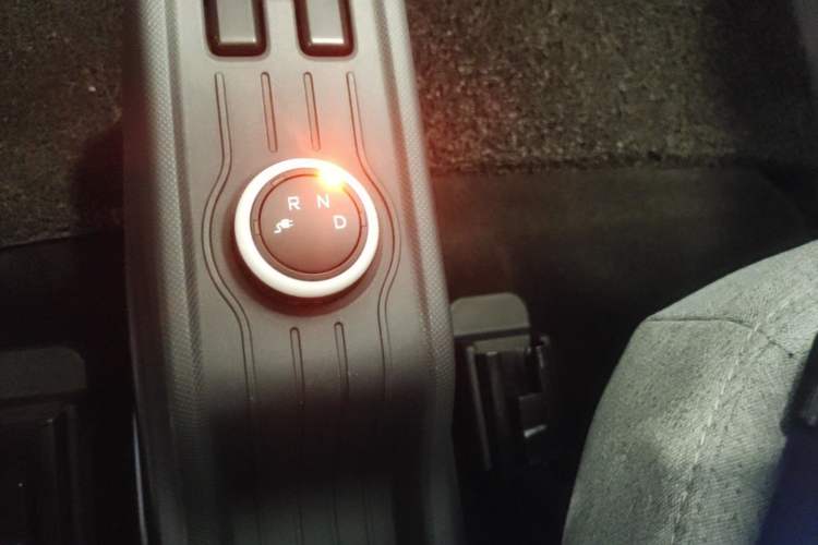 Used Wuling Hongguang MINIEV 2021 Macaron Fashion Model Lithium Iron Phosphate Gear Lever