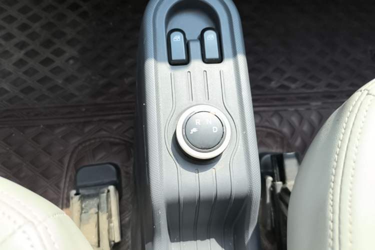 Used Wuling Hongguang MINIEV 2021 Macaron Sandwich Model 120 km Lithium Iron Phosphate Gear Lever