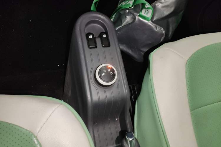 Used Wuling Hongguang MINIEV 2021 Macaron Premium Model – Lithium Iron Phosphate Gear Lever
