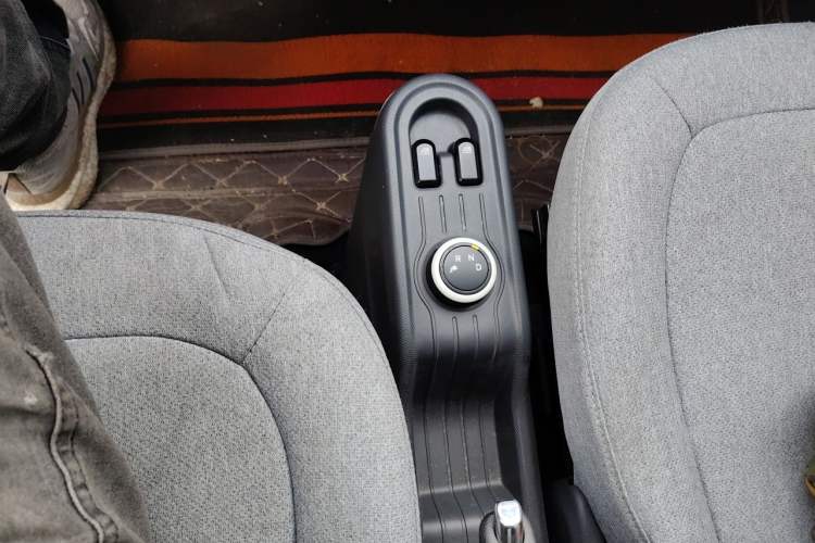 Used Wuling Hongguang MINIEV 2021 Macaron Premium Model – Lithium Iron Phosphate Gear Lever
