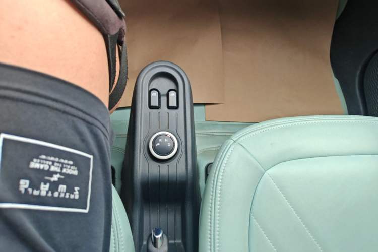 Used Wuling Hongguang MINIEV 2021 Macaron Premium Model – Lithium Iron Phosphate Gear Lever