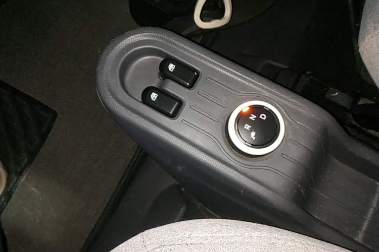 Used Wuling Hongguang MINIEV 2021 Macaron Fashion Model Lithium Iron Phosphate Gear Lever