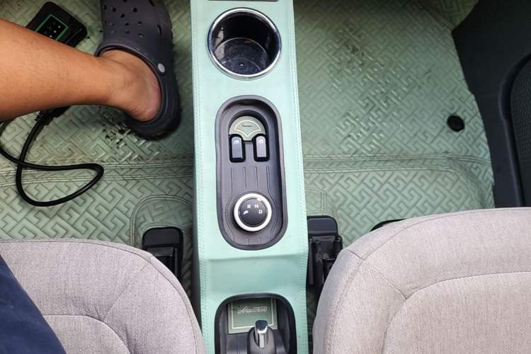 Used Wuling Hongguang MINIEV 2021 Macaron Fashion Model Lithium Iron Phosphate Gear Lever