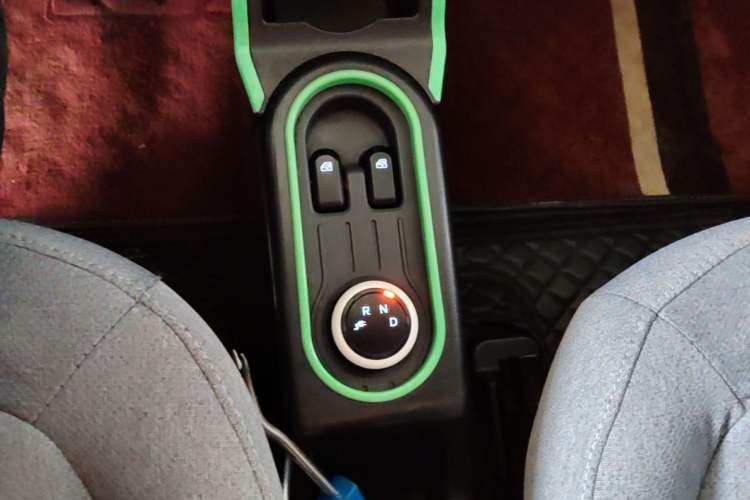 Used Wuling Hongguang MINIEV 2021 Macaron Fashion Model Lithium Iron Phosphate Gear Lever