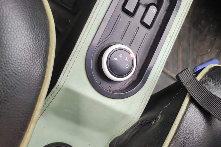 Used Wuling Hongguang MINIEV 2021 Macaron Fashion Model Lithium Iron Phosphate Gear Lever