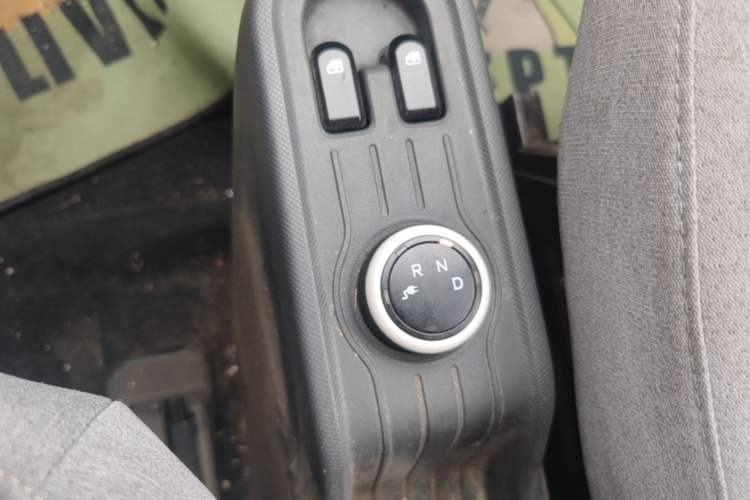 Used Wuling Hongguang MINIEV 2021 Macaron Premium Model – Lithium Iron Phosphate Gear Lever