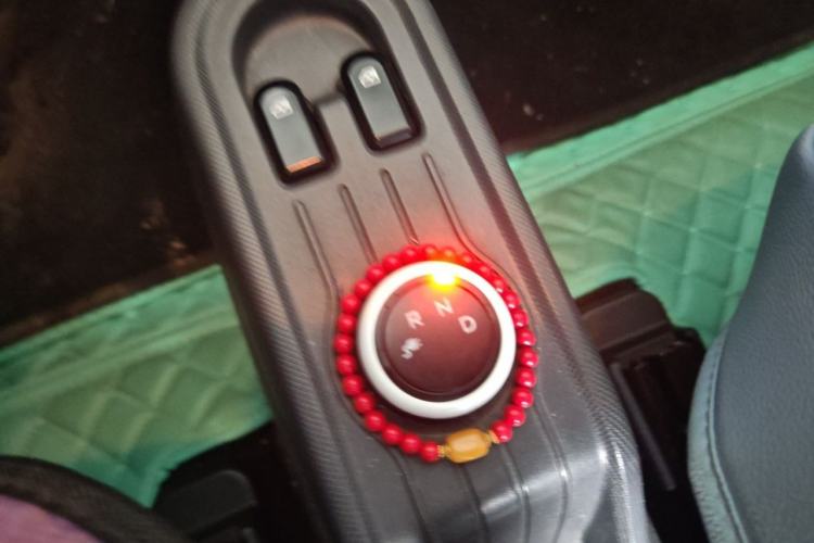 Used Wuling Hongguang MINIEV 2021 Macaron Premium Model – Lithium Iron Phosphate Gear Lever