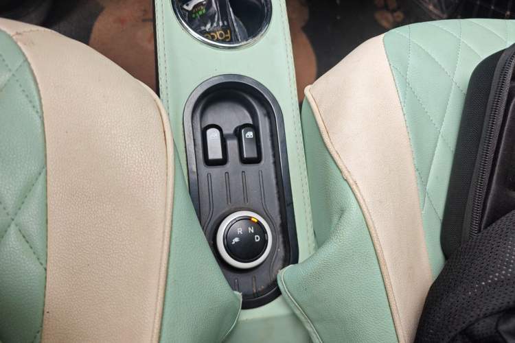 Used Wuling Hongguang MINIEV 2021 Macaron Fashion Model Lithium Iron Phosphate Gear Lever