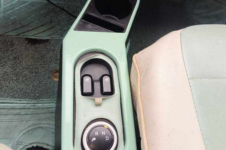 Used Wuling Hongguang MINIEV 2021 Macaron Fashion Model Lithium Iron Phosphate Gear Lever