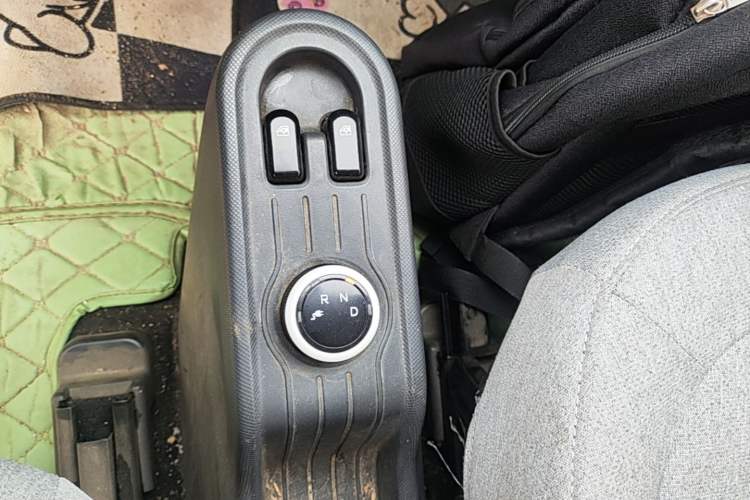 Used Wuling Hongguang MINIEV 2021 Macaron Fashion Model Lithium Iron Phosphate Gear Lever