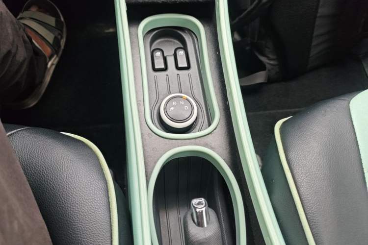 Used Wuling Hongguang MINIEV 2021 Macaron Fashion Model Lithium Iron Phosphate Gear Lever
