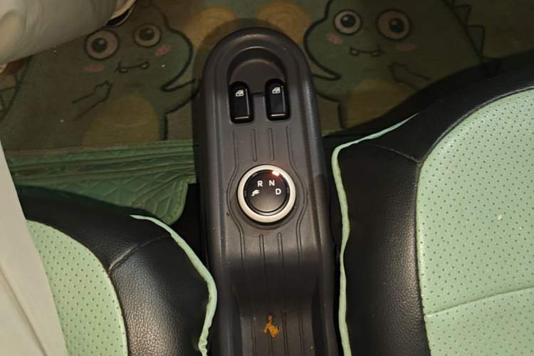 Used Wuling Hongguang MINIEV 2021 Macaron Premium Model – Lithium Iron Phosphate Gear Lever