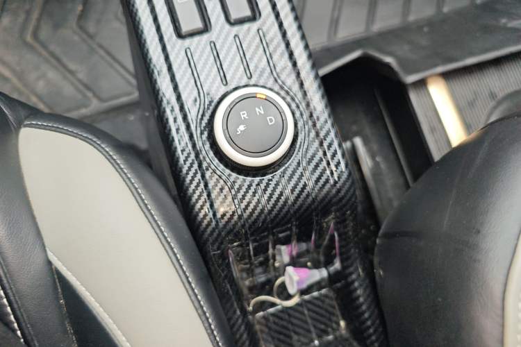 Used Wuling Hongguang MINIEV 2021 Macaron Premium Model – Lithium-NMC Gear Lever