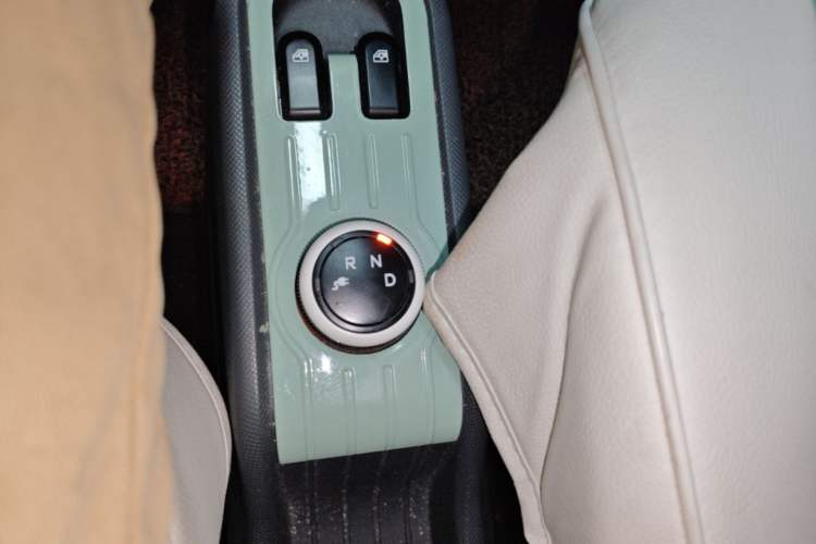 Used Wuling Hongguang MINIEV 2021 Macaron Premium Model – Lithium Iron Phosphate Gear Lever