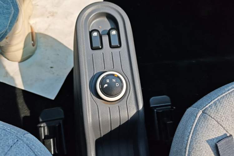 Used Wuling Hongguang MINIEV 2021 Macaron Premium Model – Lithium Iron Phosphate Gear Lever