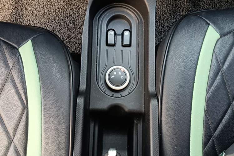 Used Wuling Hongguang MINIEV 2021 Macaron Fashion Model Lithium Iron Phosphate Gear Lever