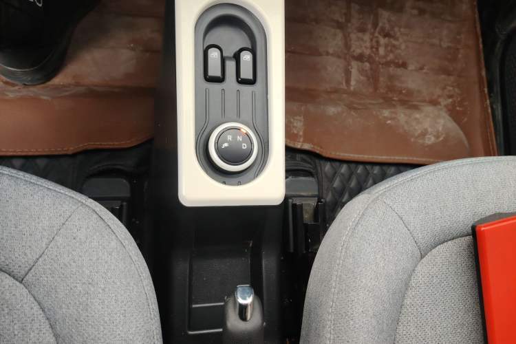 Used Wuling Hongguang MINIEV 2021 Macaron Premium Model – Lithium-NMC Gear Lever