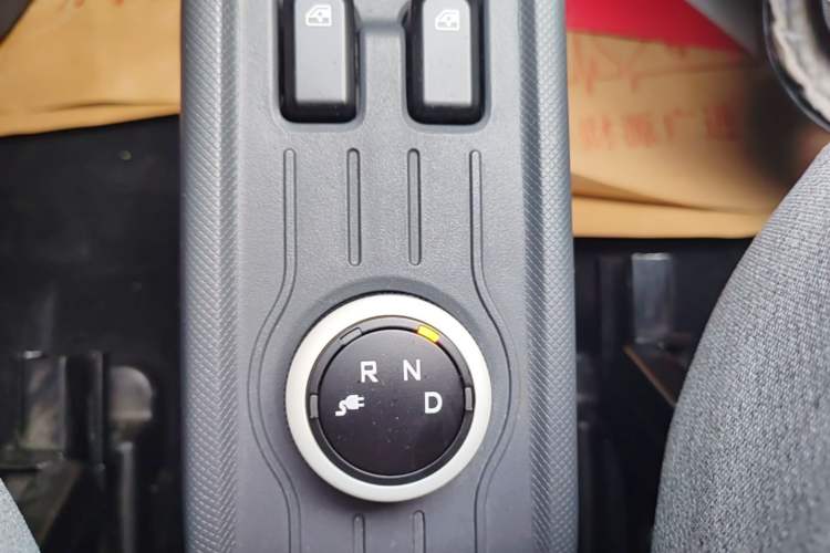 Used Wuling Hongguang MINIEV 2021 Macaron Fashion Model Lithium Iron Phosphate Gear Lever