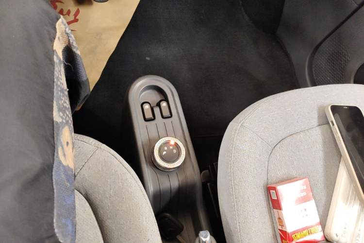 Used Wuling Hongguang MINIEV 2021 Macaron Fashion Model Lithium Iron Phosphate Gear Lever