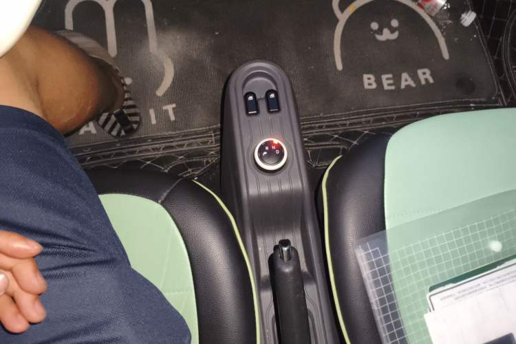 Used Wuling Hongguang MINIEV 2021 Macaron Premium Model – Lithium Iron Phosphate Gear Lever