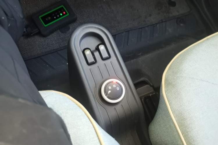 Used Wuling Hongguang MINIEV 2021 Macaron Fashion Edition Lithium-Ion Battery Gear Lever