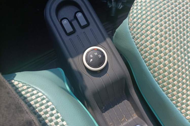 Used Wuling Hongguang MINIEV 2021 Macaron Premium Model – Lithium Iron Phosphate Gear Lever