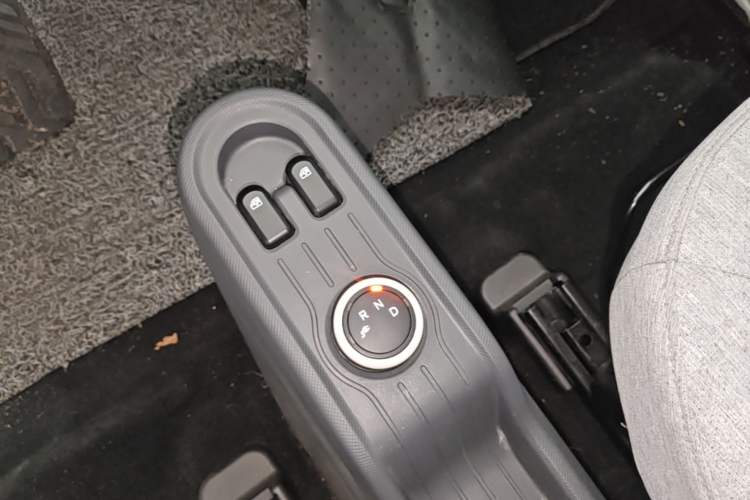Used Wuling Hongguang MINIEV 2021 Macaron Fashion Model Lithium Iron Phosphate Gear Lever