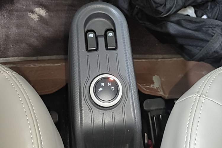 Used Wuling Hongguang MINIEV 2021 Macaron Fashion Model Lithium Iron Phosphate Gear Lever