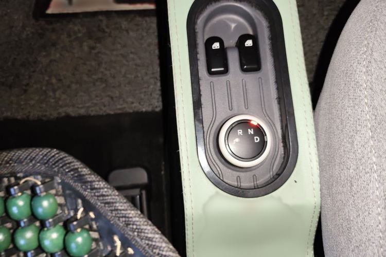 Used Wuling Hongguang MINIEV 2021 Macaron Fashion Edition Lithium-Ion Battery Gear Lever