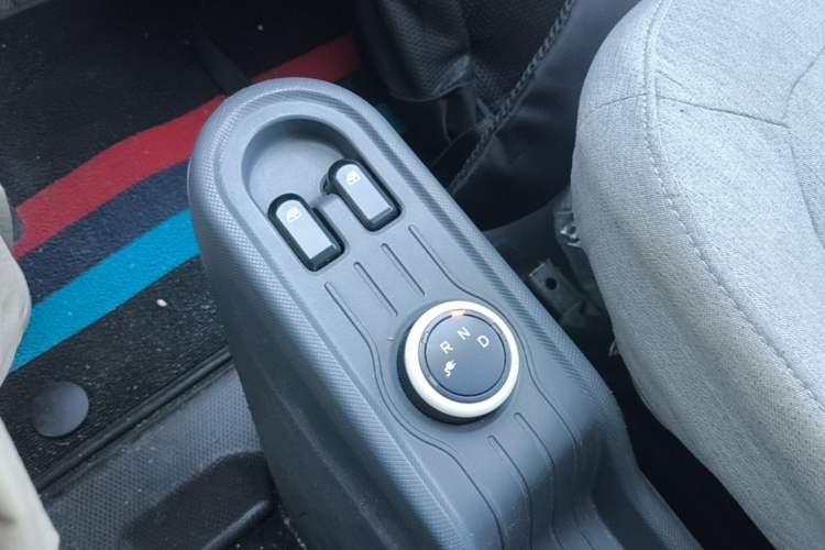 Used Wuling Hongguang MINIEV 2021 Macaron Fashion Model Lithium Iron Phosphate Gear Lever